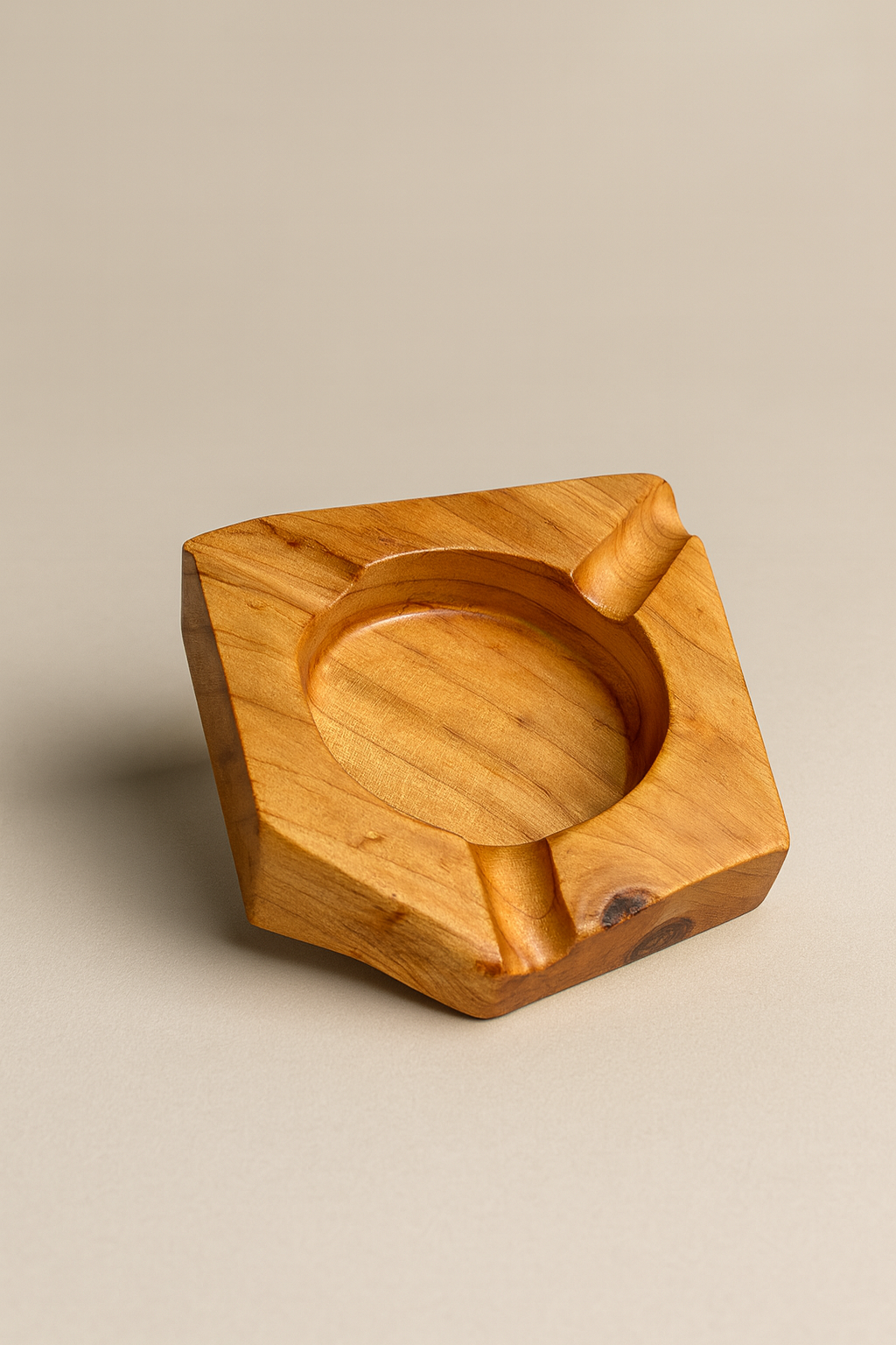 Handcrafted Wooden Ashtray, Natural Grain Finish and Non-Slip Feet - Image 5