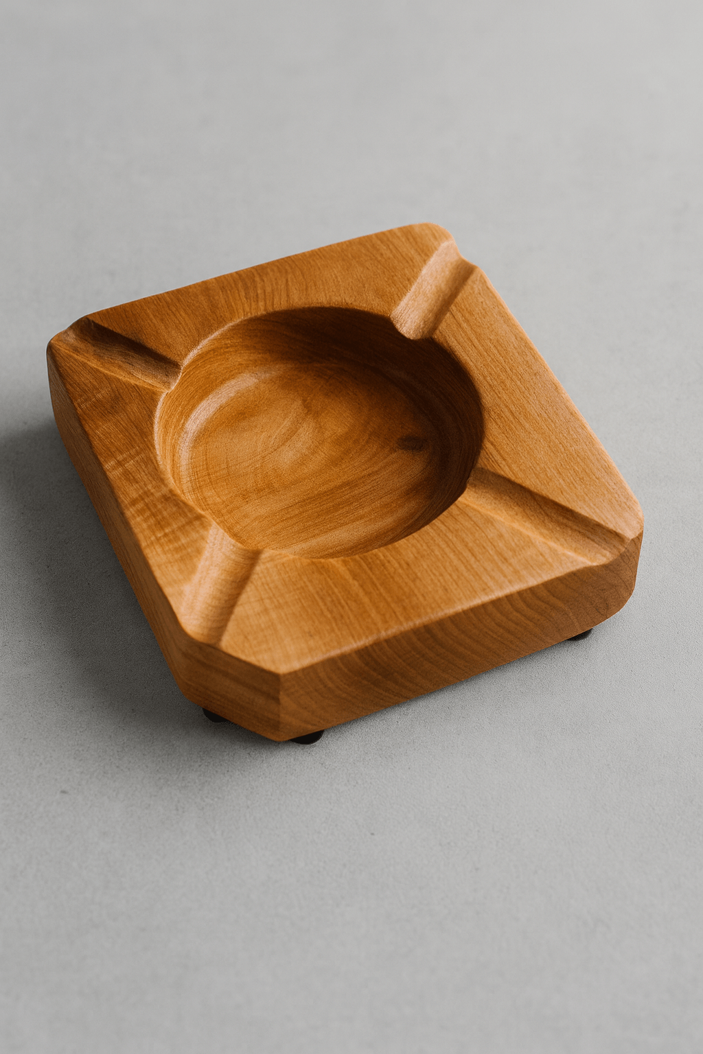 Handcrafted Wooden Ashtray, Natural Grain Finish and Non-Slip Feet - Image 3