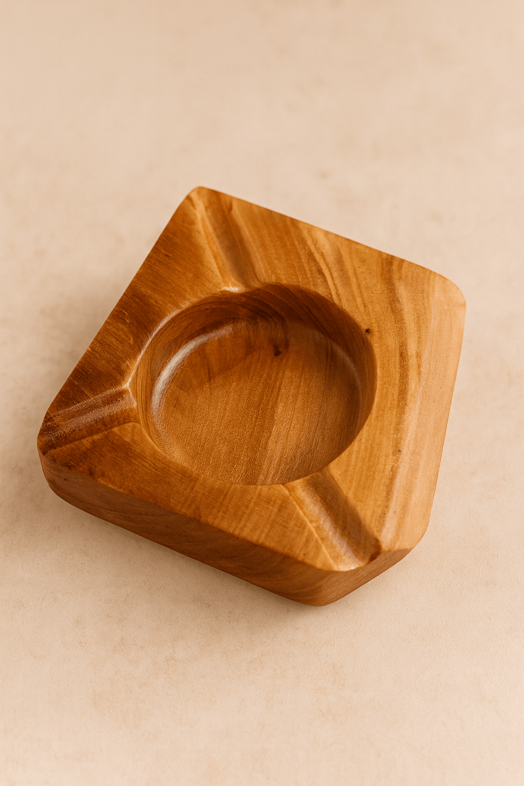 Handcrafted Wooden Ashtray, Natural Grain Finish and Non-Slip Feet - Image 7