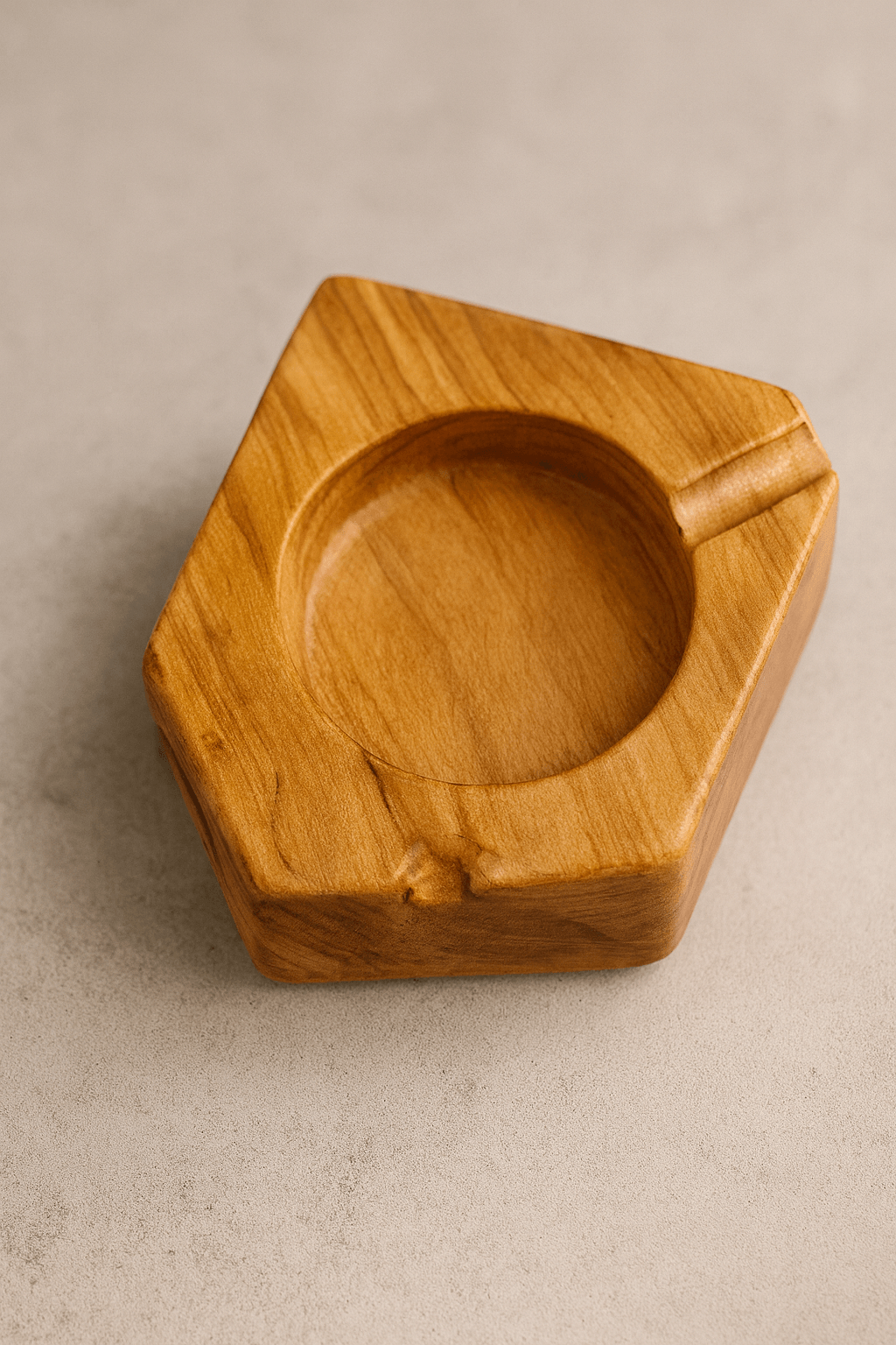 Handcrafted Wooden Ashtray, Natural Grain Finish and Non-Slip Feet - Image 8